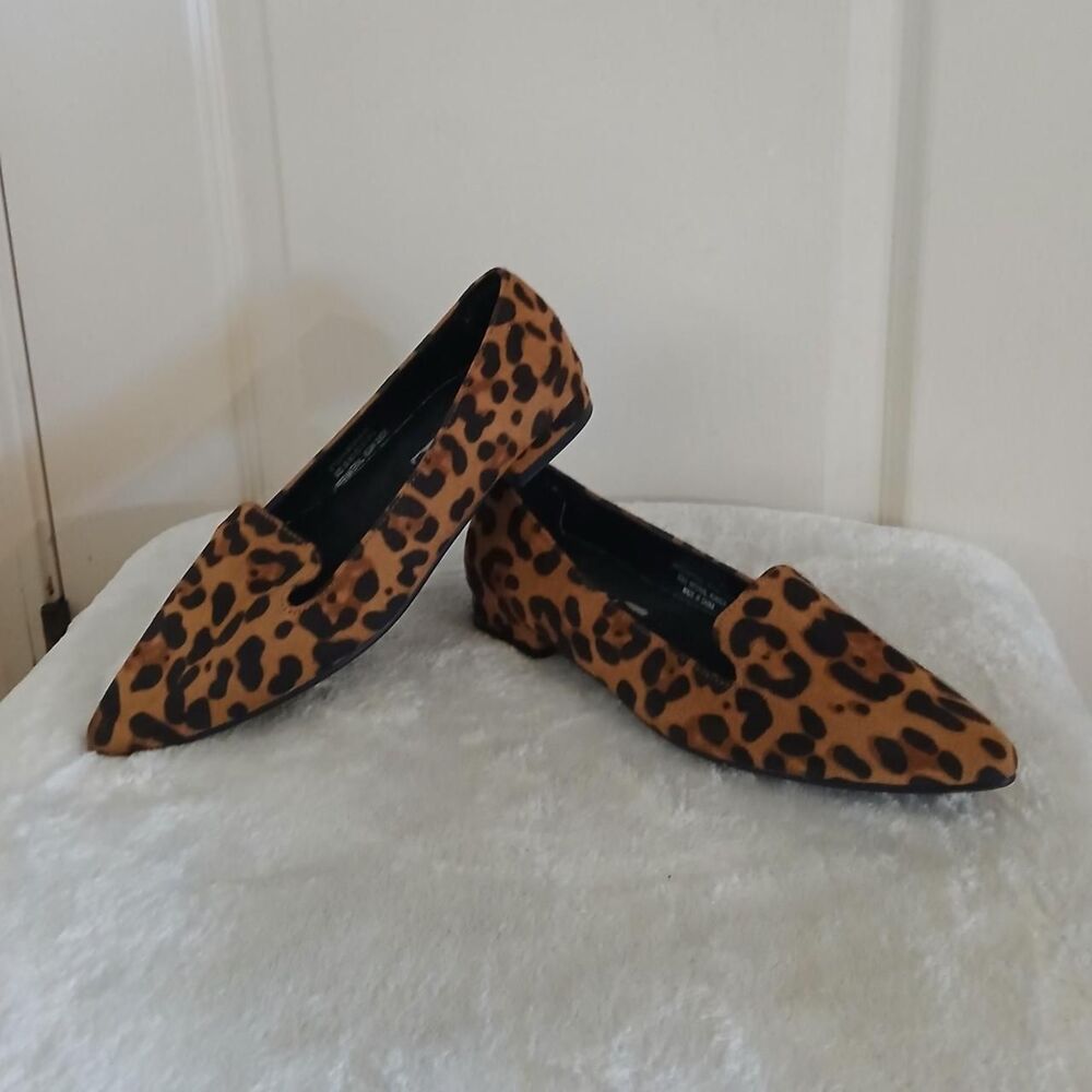 Halston Barcelona Pointed Toe Leopard Print Loafers 6.5 Quiet Luxury Classic